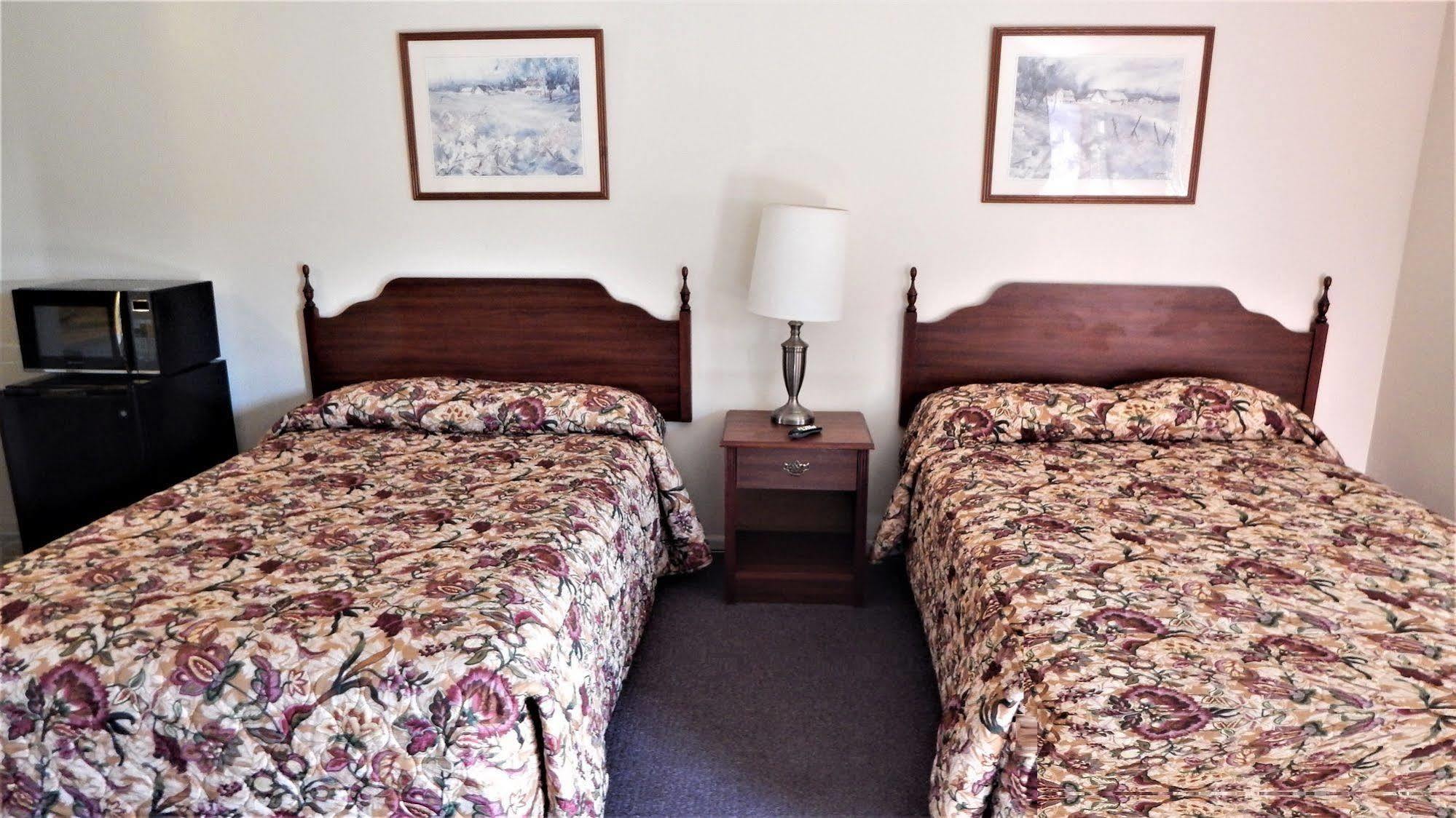 Dry Ridge Motor Inn Kültér fotó